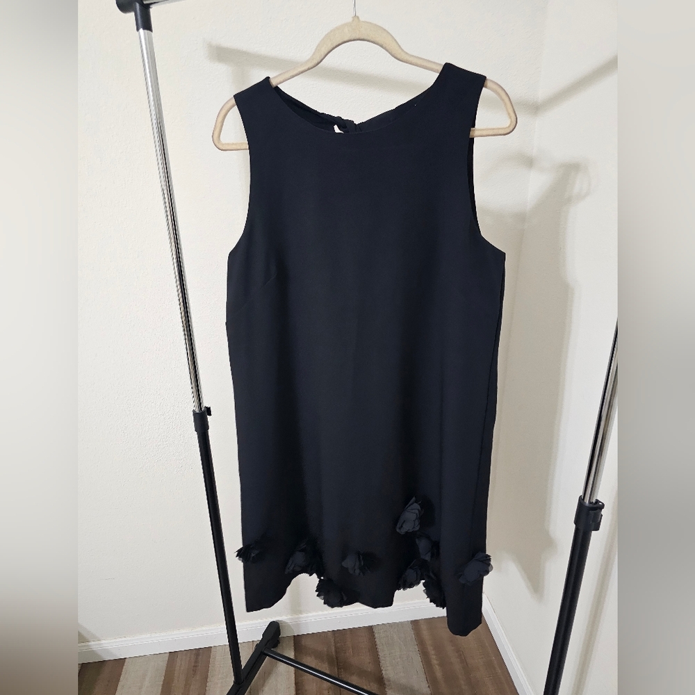 Women's Clothing (A143) - Picture 5 of 10